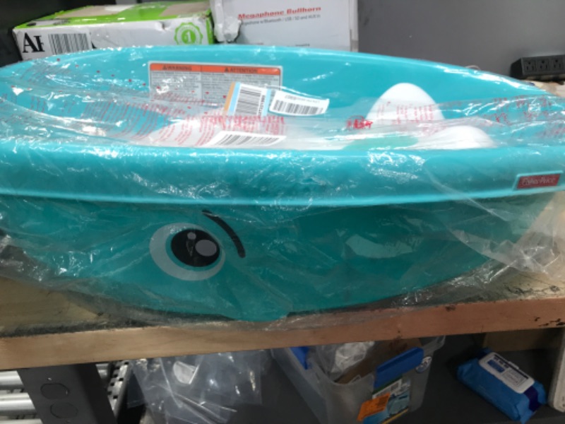 Photo 3 of Fisher-Price Whale of a Tub Bathtub