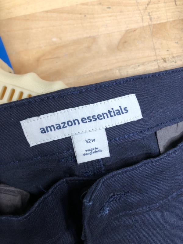Photo 1 of Amazon Essentials Women's Plus Size 5 Inch Inseam Chino Short
SIZE 32W