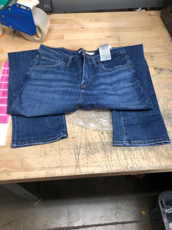 Photo 2 of Levi's 724 high rise straight 28 x 32