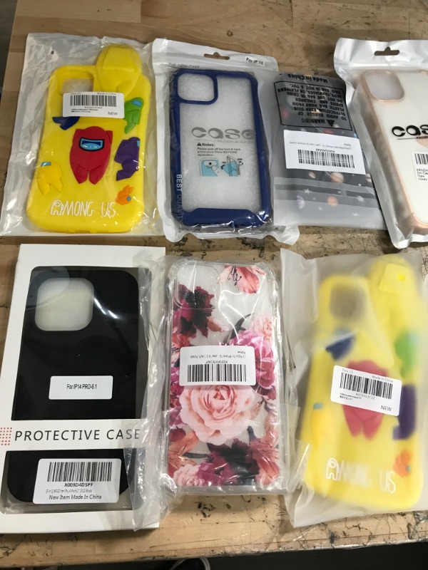 Photo 1 of MISCELLANEOUS BUNDLE OF ASSORTED PHONE CASES AND OTHER ELECTRICAL GOODS