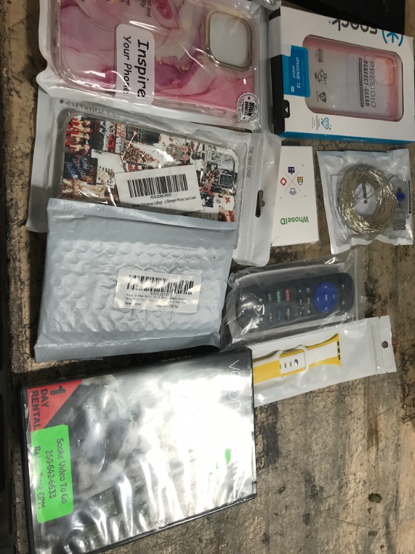 Photo 2 of MISCELLANEOUS BUNDLE OF ASSORTED PHONE CASES AND OTHER ELECTRICAL GOODS