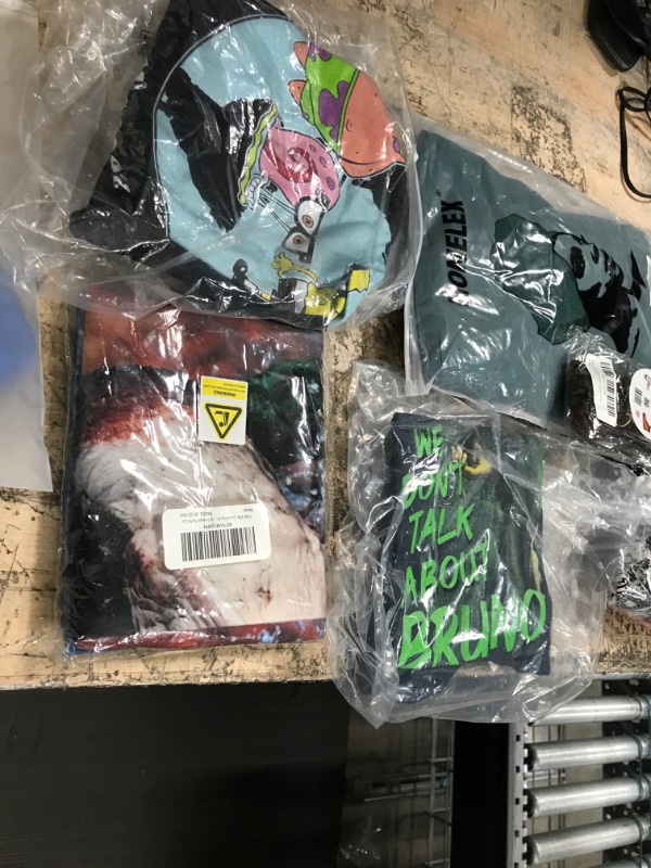 Photo 1 of MISCELLANEOUS BUNDLE OF ASSORTED APEARL XL,S,L,L