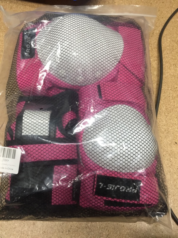 Photo 2 of Protective Gear Set for Youth/Adult Knee Pads Elbow Pads Wrist Guards for Skateboarding Roller Skating Inline Skate Cycling Bike BMX Bicycle Scootering 6pcs 
Color:PINK
Size:Large