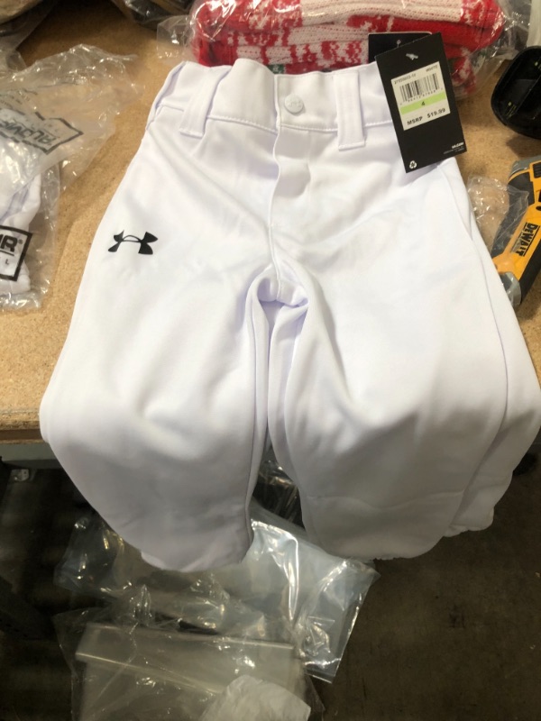 Photo 3 of Under Armour Boys' Baseball Pant size 4 
