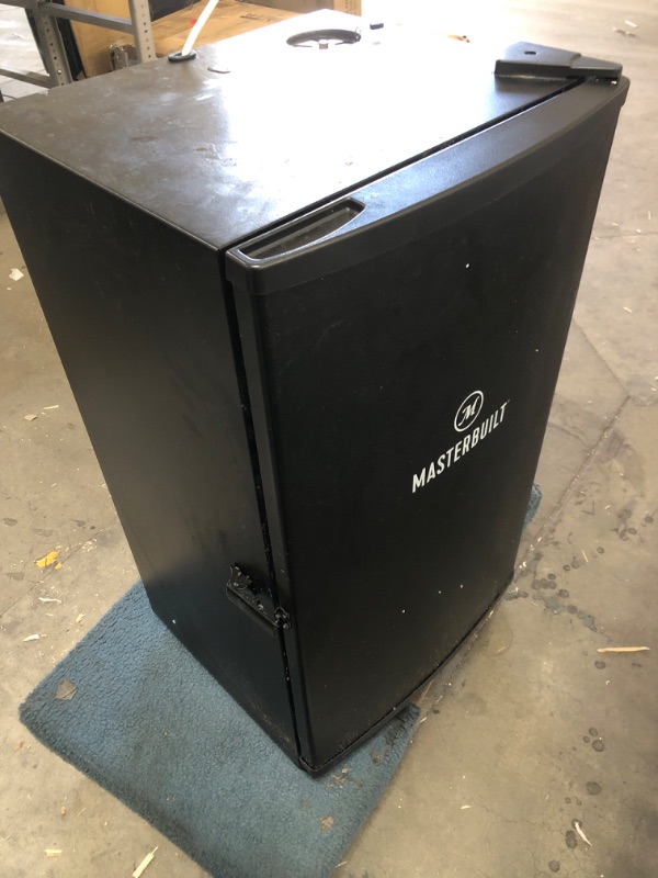 Photo 5 of ***READ BELOW***Masterbuilt MB20071117 Digital Electric Smoker, 30", Black
