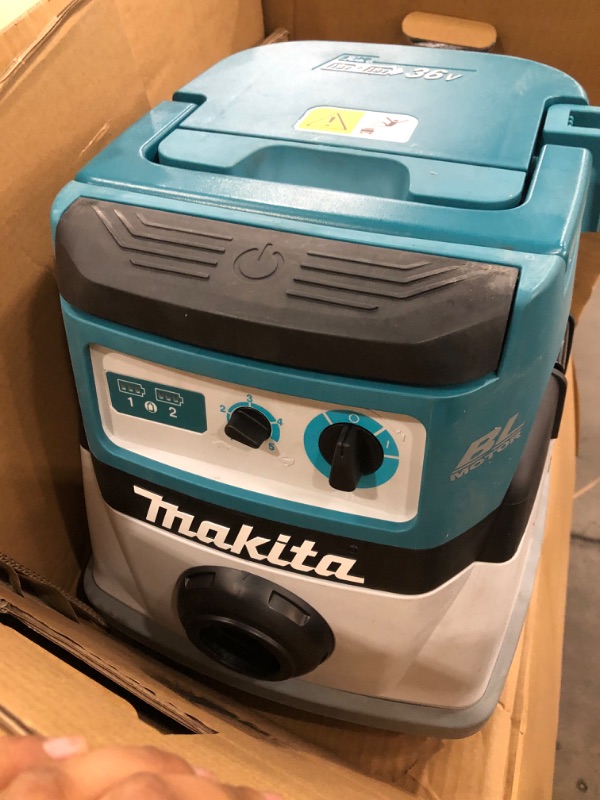 Photo 8 of Makita 18V X2 (36V) LXT Lithium-Ion Brushless Cordless 2.1 Gallon Wet/Dry Dust Extractor/Vacuum, Tool Only