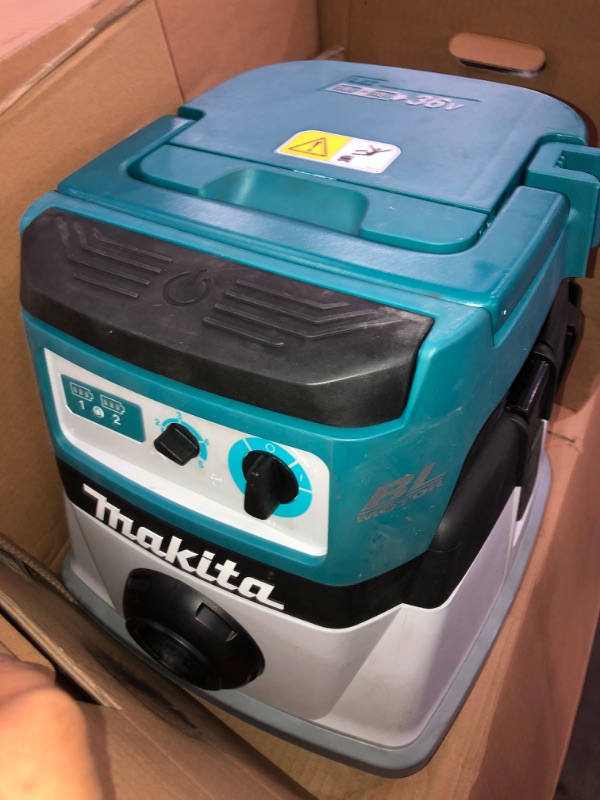 Photo 3 of Makita 18V X2 (36V) LXT Lithium-Ion Brushless Cordless 2.1 Gallon Wet/Dry Dust Extractor/Vacuum, Tool Only