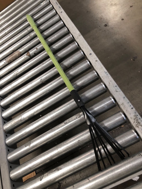 Photo 2 of *used*
MARTHA STEWART MTS-TELR Shrub Rake with 5.4 Carbon-Steel Heavy-Duty Tines, Comfort Grip, Telescoping Handle up to 35-Inch

