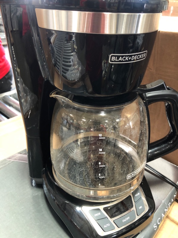 Photo 2 of (SCRATCHED)
BLACK+DECKER 12-Cup Programmable Coffeemaker