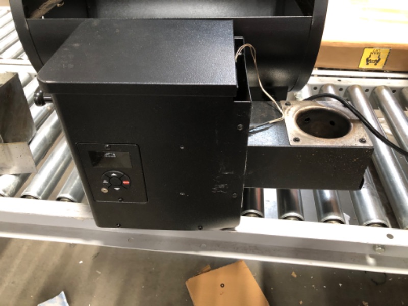 Photo 7 of (NOT FUNCTIONAL; ERROR ON POWER SCREEN; SCRATCHED/DENTED; MISSING HARDWARE)
Traeger Tailgater 20 Portable Wood Pellet Grill - Black - TFB30KLF
