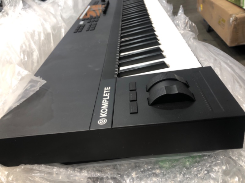 Photo 8 of ***PARTS ONLY**Native Instruments Komplete Kontrol S88 Mk2 Keyboard
**MISSING POWER CORD ** 