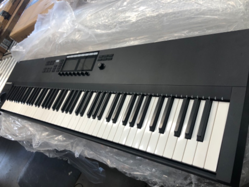 Photo 2 of ***PARTS ONLY**Native Instruments Komplete Kontrol S88 Mk2 Keyboard
**MISSING POWER CORD ** 