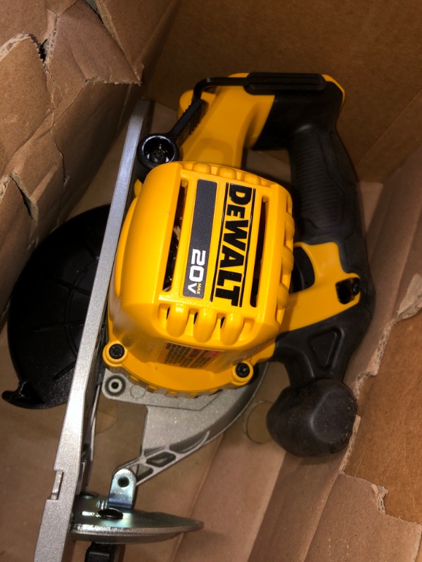 Photo 2 of DEWALT 20-Volt Max 6-1/2-in Cordless Circular Saw with Brake and Magnesium Shoe (Bare Tool Only)
