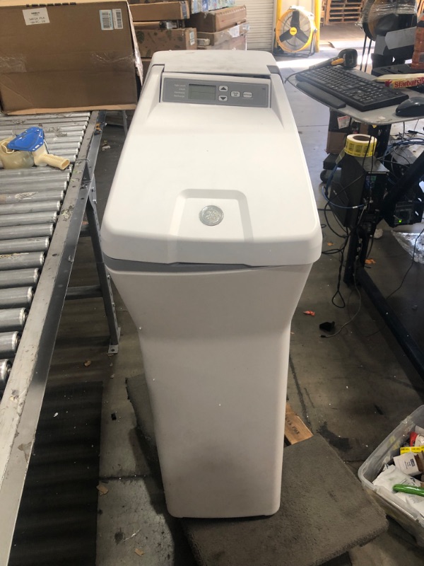 Photo 6 of Damaged GE Water Softener System | 30,400 Grain | Reduce Hard Mineral Levels at Water Source | Reduce Salt Consumption | Improve Water Quality for Drinking, Laundry, Dishwashing & More | Gray
