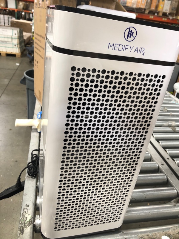 Photo 3 of Medify MA-40 Air Purifier with H13 True HEPA Filter | 840 sq ft Coverage | for Allergens, Smoke, Smokers, Dust, Odors, Pollen, Pet Dander | Quiet 99.9% Removal to 0.1 Microns | White, 1-Pack