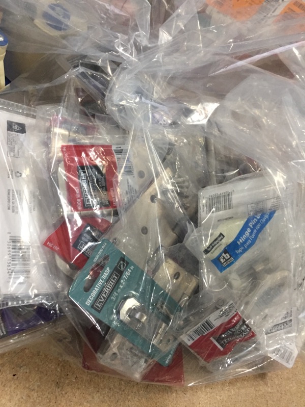 Photo 1 of ** NON REFUNDABLE ** BAG OF SORTED HINGES DIFFERENT SIZES, COLOR 
NON REFDUNDABLE 