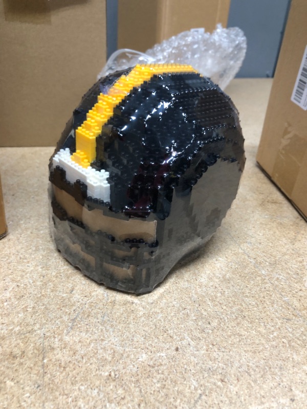 Photo 2 of FOCO NFL 3D BRXLZ Puzzle Replica Helmet Set
