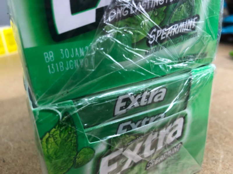 Photo 2 of bb jan 30 2023 - no refunds - EXTRA Spearmint Sugarfree Chewing Gum, 15 Pieces (Pack of 10) - 2 ct