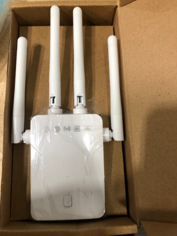 Photo 2 of Dual band wireless repeater WiFi Extender