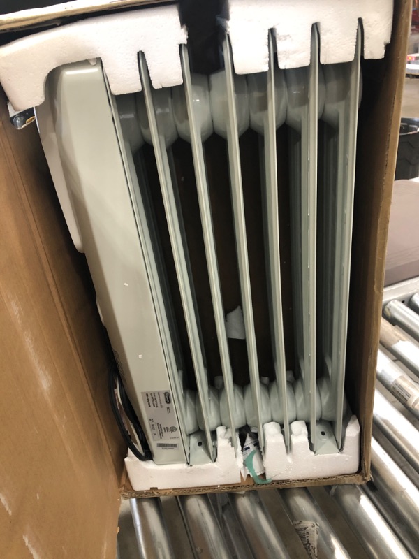 Photo 2 of DeLONGHI ComforTemp Oil-Filled Radiator, Off-White, 13 4/5 X 9 1/10 X 25 1/5
