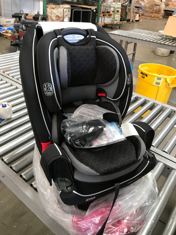 Photo 2 of Graco TrioGrow SnugLock LX 3-in-1 Convertible Car Seat - Sonic