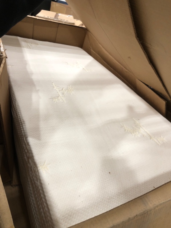 Photo 2 of *USED*
Milliard Full Tri Folding Mattress with Washable Cover (73 inches x 52 inches x 4 inches)
