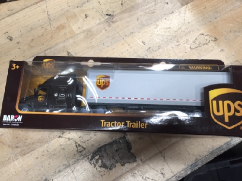 Photo 2 of Daron Worldwide Trading GW68061 1 by 64 Scale UPS Tractor Trailer
