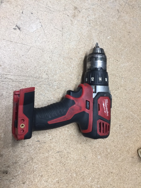 Photo 2 of **INTERNAL DAMAGED**
M18 18-Volt Lithium-Ion Cordless 1/2 in. Drill Driver (Tool-Only)
