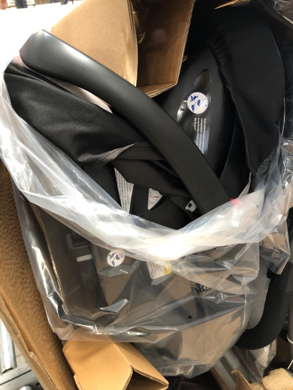 Photo 3 of Graco FastAction Fold Jogger Click Connect Travel System Jogging Stroller, Gotham
