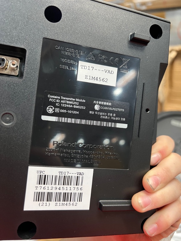 Photo 8 of Roland Electronic Drum Pad (KD-180), & , & 2 of Roland CY-12C Electric Drum Crash V-Cymbal, 12-Inch, Black, & Roland TD-17 Drum Sound Module , Black Roland CY-13R Electric Drum Ride V-Cymbal, 13-Inch, Black

**UNABLE TO TEST**MISSING HARDWARE**USED**




