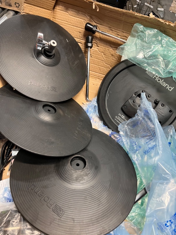 Photo 11 of Roland Electronic Drum Pad (KD-180), & , & 2 of Roland CY-12C Electric Drum Crash V-Cymbal, 12-Inch, Black, & Roland TD-17 Drum Sound Module , Black Roland CY-13R Electric Drum Ride V-Cymbal, 13-Inch, Black

**UNABLE TO TEST**MISSING HARDWARE**USED**




