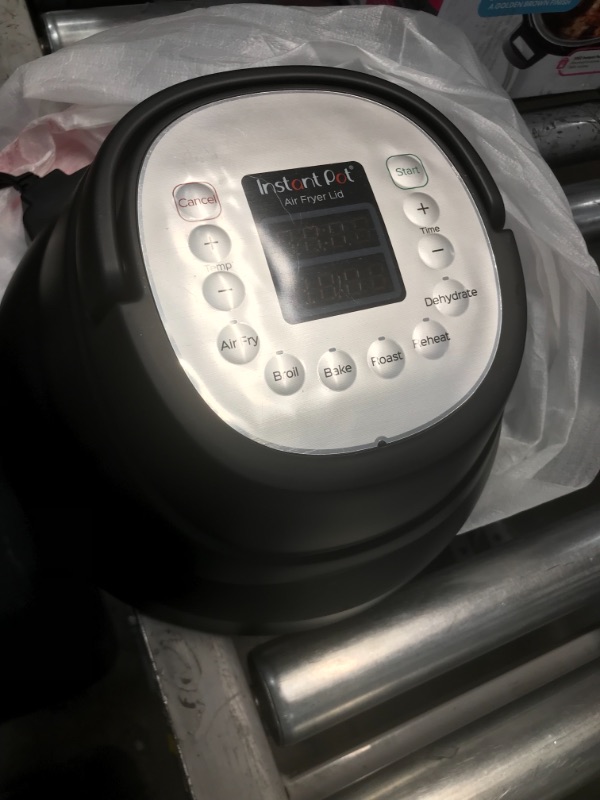 Photo 2 of Instant Pot Air Fryer Lid 6 in 1, No Pressure Cooking Functionality, 6 Qt, 1500 W *parts Only * lid won't turn on 