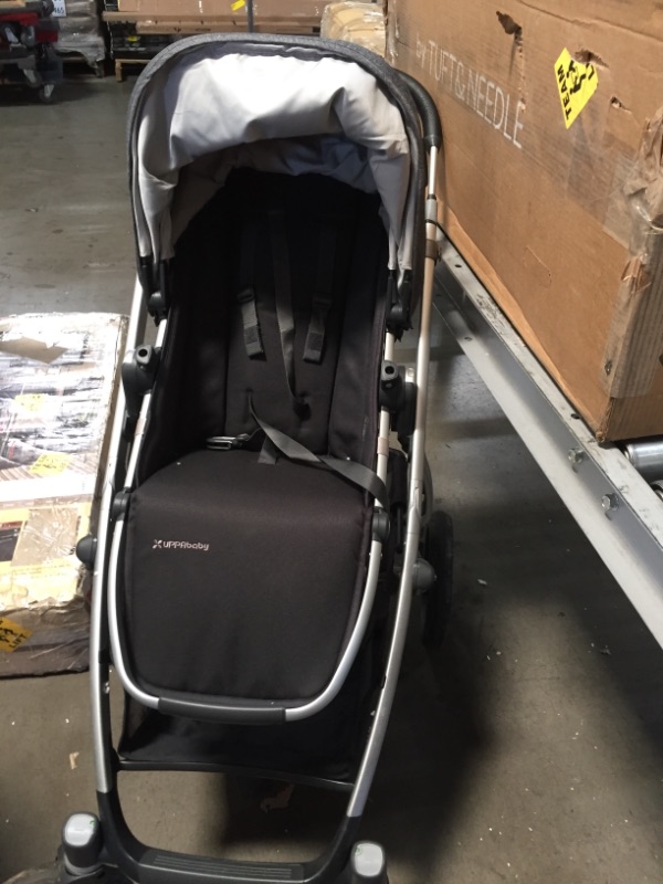 Photo 3 of ** NO CAR SEAT **Evenflo Pivot Xpand Modular Travel System with SafeMax Infant Car Seat
