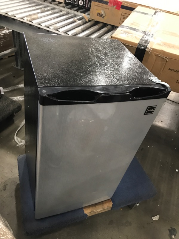 Photo 1 of ***PARTS ONLY***
RCA 3.2 Cu. Ft. Single Door Mini Fridge with Freezer RFR322, Platinum.