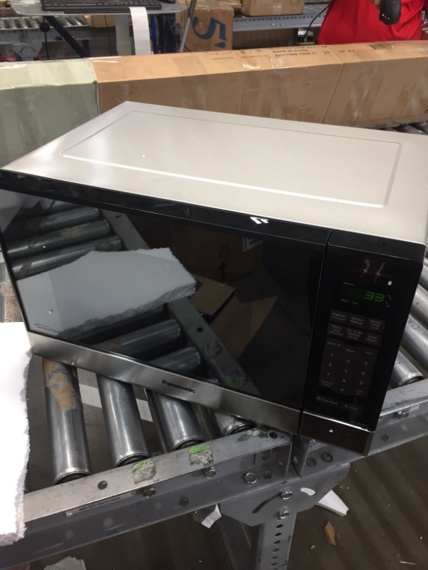 Photo 4 of USED Panasonic Microwave Oven NN-SN686S Stainless Steel Countertop/Built-In with Inverter Technology and Genius Sensor, 1.2 Cubic Foot, 1200W
