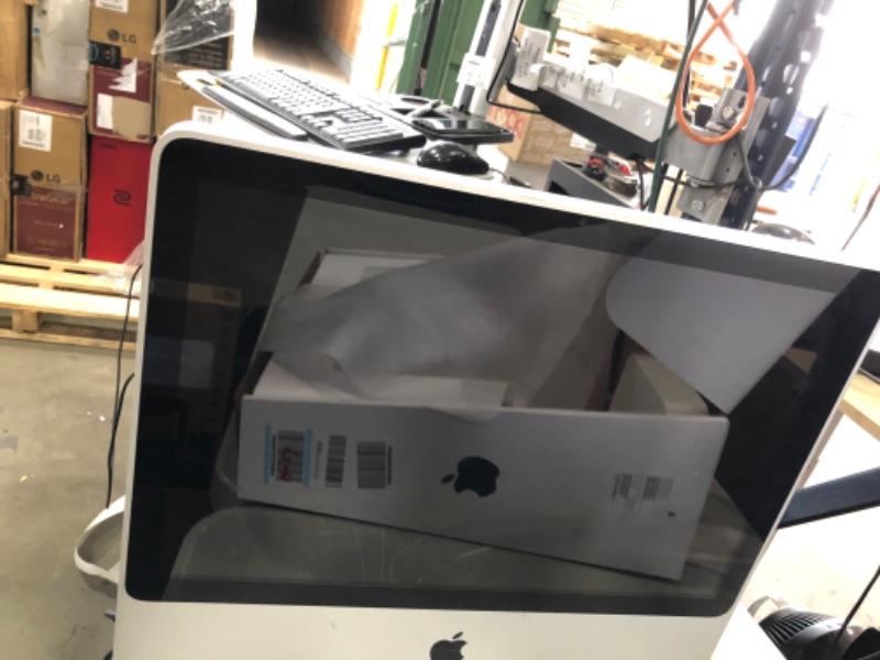 Photo 5 of Apple iMac (21.5-inch, 8GB RAM, 256GB SSD Storage)