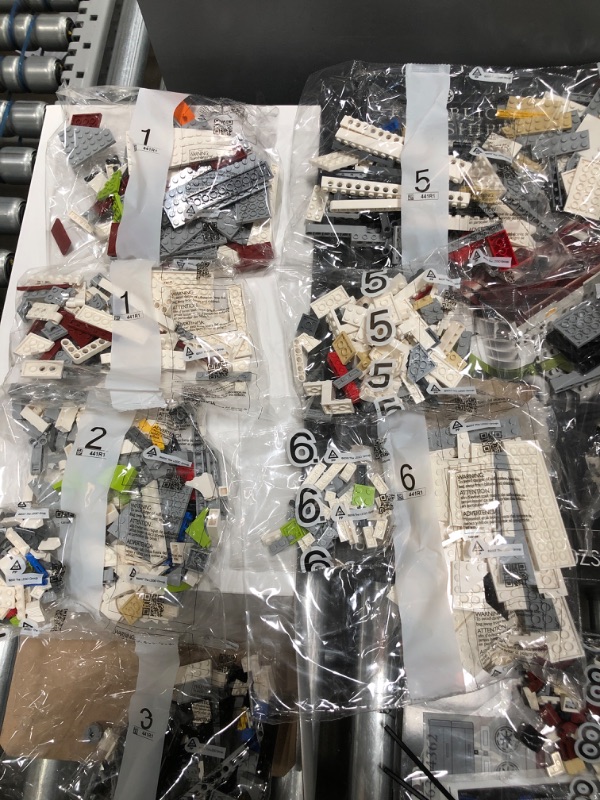 Photo 6 of LEGO Star Wars Republic Gunship 75309 Building Kit; Cool, Ultimate Collector Series Build-and-Display Model (3,292 Pieces)
