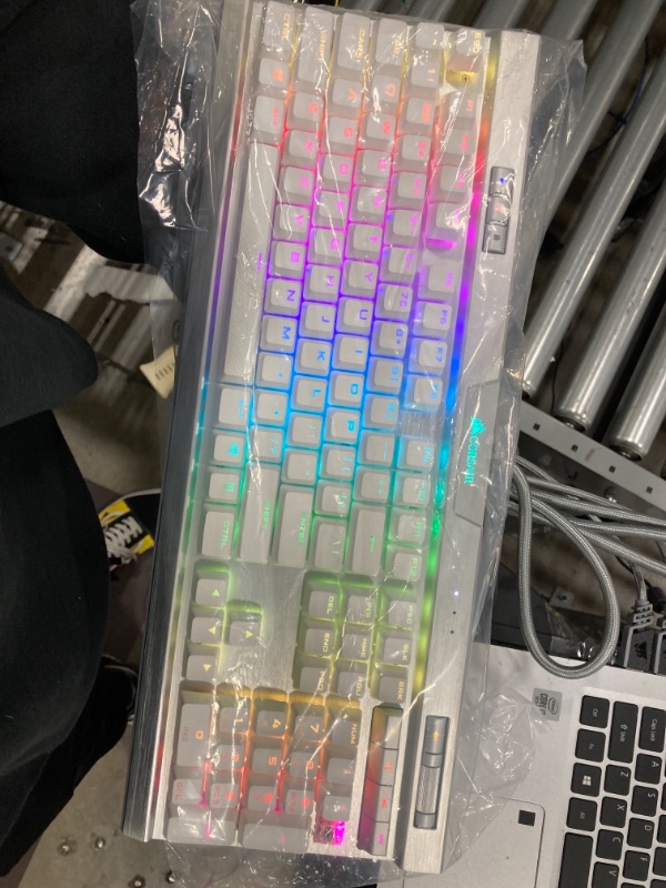 Photo 2 of Corsair K70 RGB MK.2 SE Mechanical RAPIDFIRE Gaming Keyboard - USB Passthrough & Media Controls - PBT Double-Shot Keycaps - Cherry MX Speed - RGB LED Backlit - White
