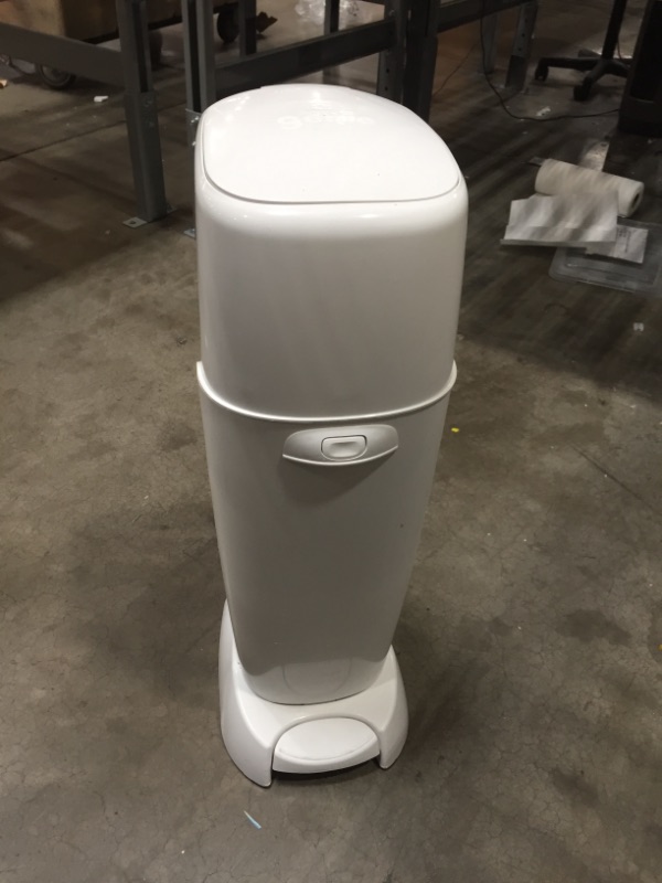 Photo 2 of Playtex Diaper Genie Diaper Pail, White
