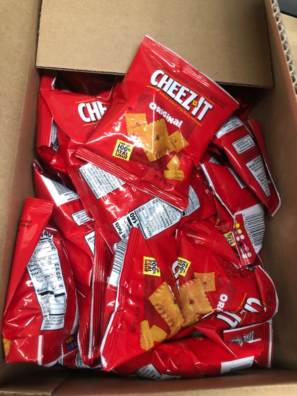 Photo 2 of **expire date:6/18/2022**NON REFUNDABLE** Cheez-It Baked Snack Cheese Crackers, Original, School Lunch Snacks, 1 oz Bag (40 Bags)
