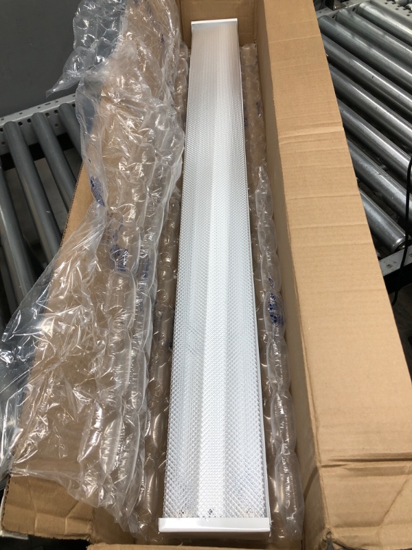 Photo 1 of (1 light is broken) Lithonia Lighting RB232 MV 4-Feet 2-Light 32W T8 Fluorescent Contractor Select Narrow Basket Multi-Volt Wraparound,White