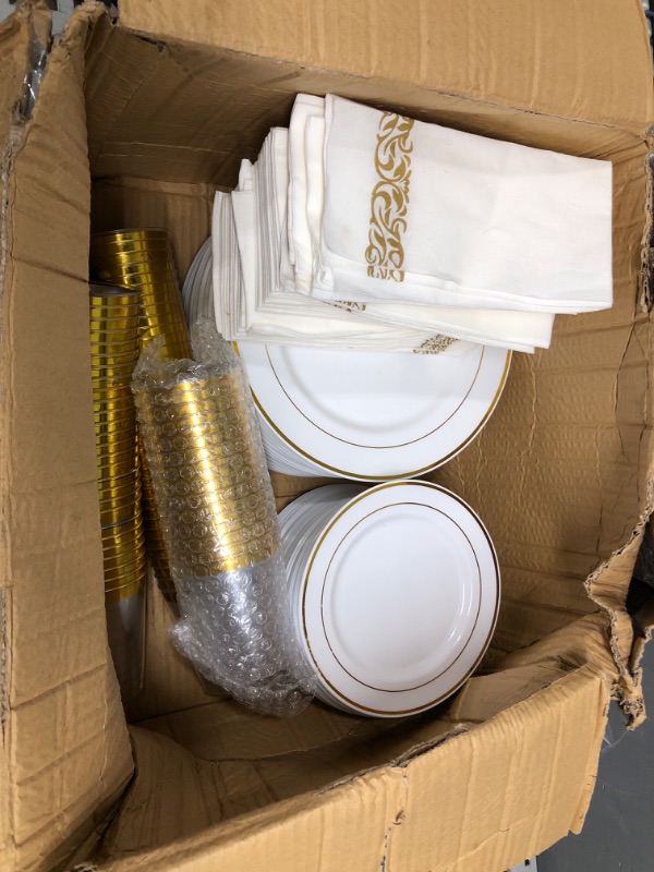 Photo 2 of (Some plates are damage) Munfix 700 Piece Gold Dinnerware Set - 200 Gold Rim Plastic Plates - 300 Gold Plastic Silverware - 100 Gold Plastic Cups - 100 Linen Like Gold Paper Napkins, 100 Guest Disposable Gold Dinnerware Set
