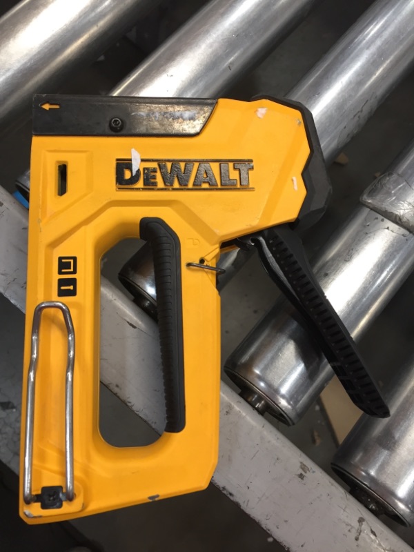 Photo 2 of DEWALT
18-Gauge Heavy-Duty Staple/Nail Gun