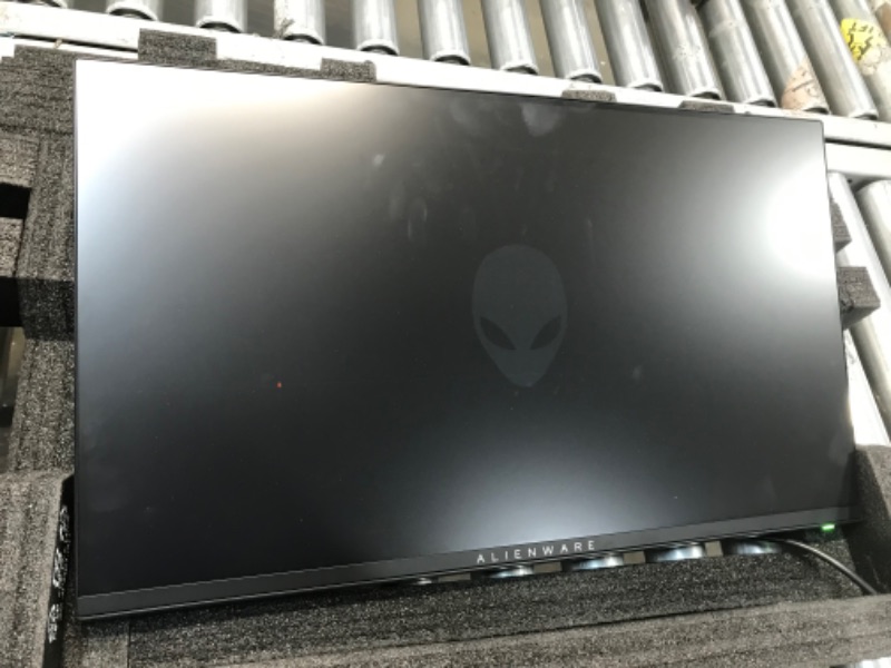 Photo 2 of ***COUPLE DEAD PIXELS*** Alienware 240Hz Gaming Monitor 24.5 Inch Full HD Monitor with IPS Technology, Dark Gray - Dark Side of the Moon - AW2521HF
