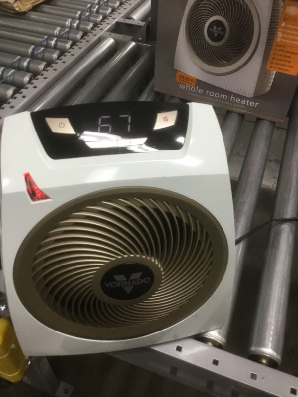 Photo 1 of Vornado Avh10 Whole Room Heater with Auto Climate Control