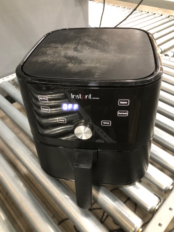 Photo 2 of TESTED WORKS**
Instant Vortex 6 Quart Air Fryer, Customizable Smart Cooking Programs, Digital Touchscreen and Large Non-Stick Air Fryer Basket, Black
