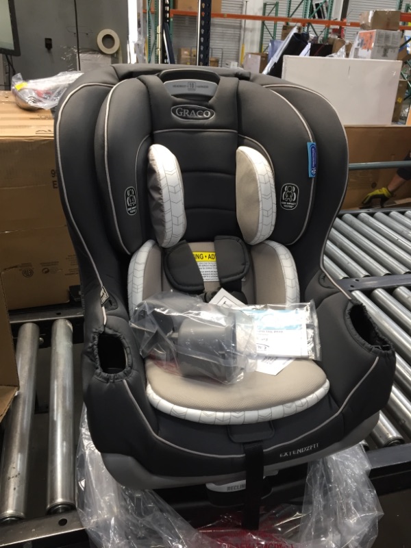 Photo 2 of Graco Extend2Fit Convertible Car Seat | Ride Rear Facing Longer with Extend2Fit, Redmond, Amazon Exclusive
