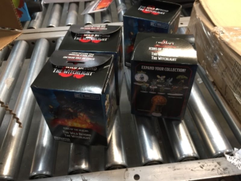 Photo 1 of D & D Pre-Painted Plastic Miniatures 8ct Booster Brick 20 Set Icons of the Realms WizKids