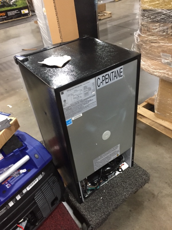 Photo 3 of RCA RFR322-B RFR322 3.2 Cu Ft Single Door Mini Fridge with Freezer, Platinum, Stainless. Tested and works.

