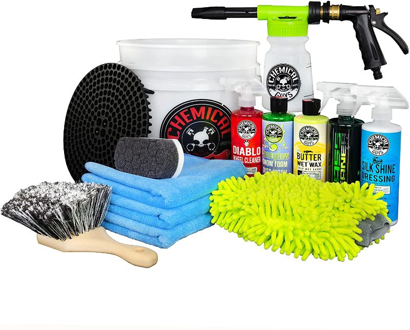 Photo 1 of *Broken pale**Stock photo similar to item*
Chemical Guys HOL126 14-Piece Arsenal Builder Car Wash Kit with Foam Gun, Bucket and (5) 16 oz Car Care Cleaning Chemicals (Works w/Garden Hose)
